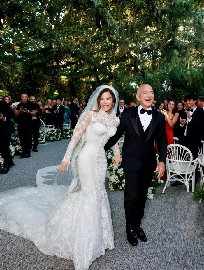 Jeff Bezos dan Lauren Sanchez Jeff Bezos dan Lauren Sanchez