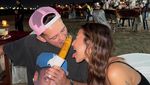 Justin Hubner dan Jennifer Coppen Nikmati Seafood Pinggir Pantai Bali