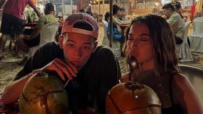 Justin Hubner dan Jennifer Coppen Nikmati Seafood Pinggir Pantai Bali