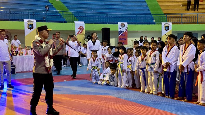 Kapolda Babel Irjen Hendro Pandowo membuka langsung Kejuaraan Taekwondo di Gor Sahabudin Provinsi Bangka Belitung