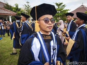 Kisah Dafa Lulusan Terbaik SMA CT Arsa Diterima 14 Kampus Luar Negeri