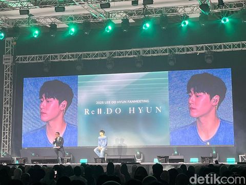 Aktor Korea Selatan Lee Do Hyun menggelar 2025 Lee Do Hyun Fanmeeting [Re ▶ DO HYUN] in Jakarta di The Kasablanka, mal Kota Kasablanka, Jakarta Selatan, pada Sabtu (28/6/2025).