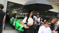Kategori GT500 menampilkan mobil bermesin 2.000 cc turbo dengan tenaga hingga 500 daya kuda, sementara GT300 memperbolehkan jenis mesin yang beragam namun dibatasi dengan tenaga maksimal 300 daya kuda. Dina Rayanti/DetikOto