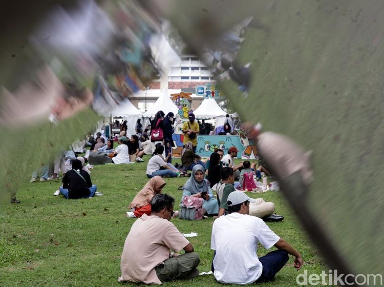 Libur Panjang, Lapangan Banteng Dipadati Pengunjung