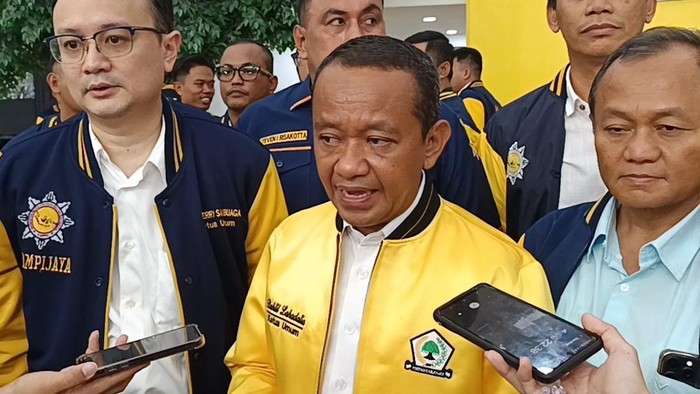 Menteri ESDM Bahlil menghadiri HUT ke ke-47 AMPI di DPP Golkar, Jakarta Barat, Sabtu (28//6/2025)