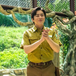 Foto Terbaru Jo Jung Suk Jadi Bapack-bapack Beranak Zombie