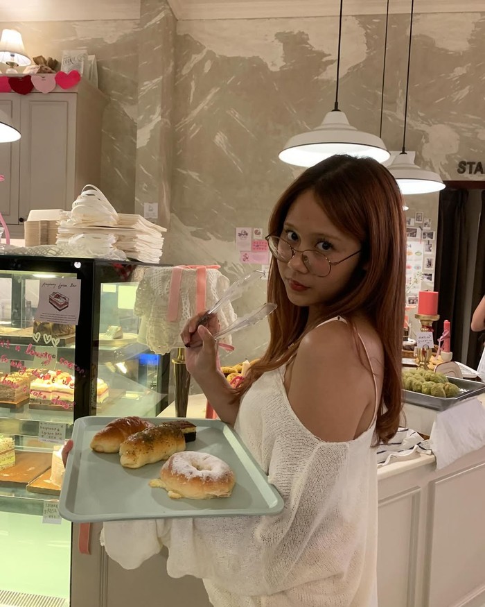 Nadin Amizah, 'Gadis Estetik' yang Hobi Nongkrong di Kafe