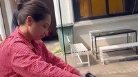 Semangat belajar naik sepedanya, Nagita Slavina. (Foto: dok Instagram raffinagita1717)