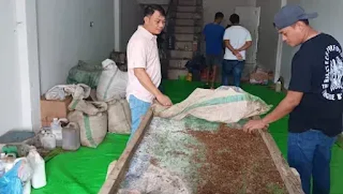 Pabrik rokok ilegal di Soppeng.