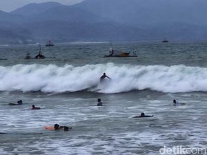 Dulu Sarang Ular, Sekarang Surga Surfing di Sukabumi