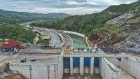 Bendungan ini dapat menyediakan air irigasi seluas 10.562 ha dan air baku dengan debit 0.205 m3/detik. Selain itu juga dapat mereduksi banjir sebesar 394 m3/detik, pembangkit listrik berkapasitas 8 MW yang mampu menerangi sekitar 8.750 rumah berkapasitas 900 watt, serta sebagai tempat pariwisata yang untuk mendukung pertumbuhan perekonomian daerah. Dok. Kementerian Pekerjaan Umum