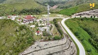 Bendungan Way Apu memiliki tinggi 69 meter, lebar puncak 12 meter, panjang puncak 490 meter, dan luas daerah genangan 273,79 ha. Kapasitas tampungan sebesar 50,05 juta m3. Dok. Kementerian Pekerjaan Umum