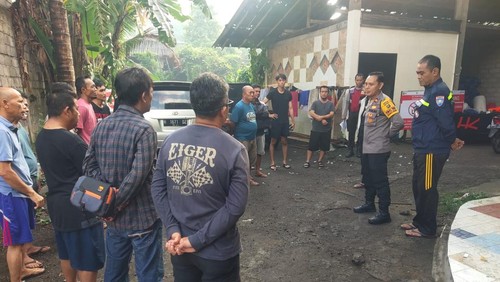 Polisi olah TKP di mes karyawan PT. Hutama Karya, Desa Sengkidu, Kecamatan Manggis, Karangasem. (dok. Polres Karangasem)