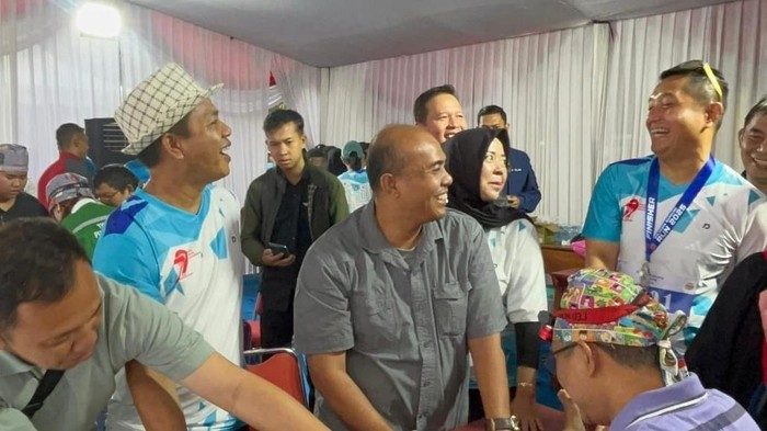 Polresta Bandung menggelar khitanan massal dalam rangka memperingati HUT ke-79 Bhayangkara.