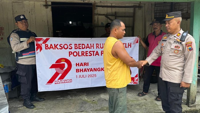 Polresta Pati menggelar bedah rumah di Winong dalam rangka Hari Bhayangkara ke-79. Foto diunggah Sabtu (28/6/2025).