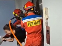 Wanita Terjebak Sendirian dalam Lift di Jakut, Damkar Evakuasi