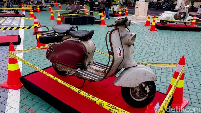 Skuter Lambretta LI yang dipamerkan di Batu Vespa Fest.