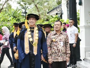 Gubernur Luthfi Sebut Lulusan SMA CT Arsa Jadi Fondasi Indonesia Emas 2045
