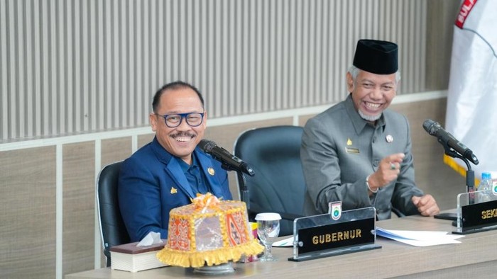 Gubernur Sulbar Suhardi Duka mrmimpin rapat pembentukan koperasi ASN Pemprov Sulbar.