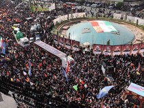 Teheran Berduka, Ribuan Warga Hadiri Pemakaman Komandan Militer dan Ilmuwan Nuklir Iran