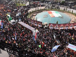 Lautan Manusia Iringi Pemakaman Ilmuwan Nuklir Iran yang Tewas oleh Israel