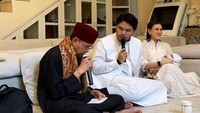Dalam acara itu, hadir Reza Artamevia, Zahwa, Atta Halilintar, dan Aurel Hermansyah. Gak ketinggalan ada kerabat juga hadir. (Foto: dok instagram Thariq Halilintar)