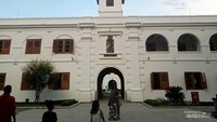 Gedung utama Benteng Van Den Bosch