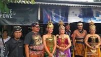 Pose bersama para seniman dan budayawan Jawa Timur