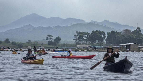 Hits! Wisata Kayak di Waduk Saguling Jadi Primadona Baru Bandung Barat