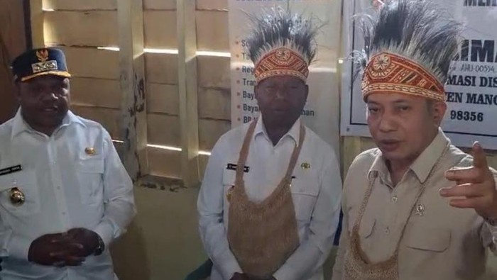 Wakil Menteri Koperasi (Wamenkop) Ferry Juliantono meresmikan Koperasi Desa (Kopdes) Merah Putih Kampung Aimasi, Manokwari, Papua Barat.