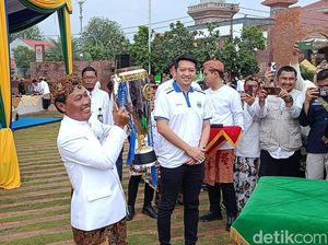 Trofi Juara Persib Bandung Meriahkan Hari Jadi ke-598 Cirebon