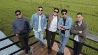 Ariel NOAH merangkul Parto Patrio dengan latar ladang sawah di Lombok. (Foto: dok Instagram arielnoah)