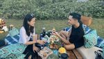 Azriel Hermansyah Kulineran Bareng Keluarga, Makan di Resto sampai Warung