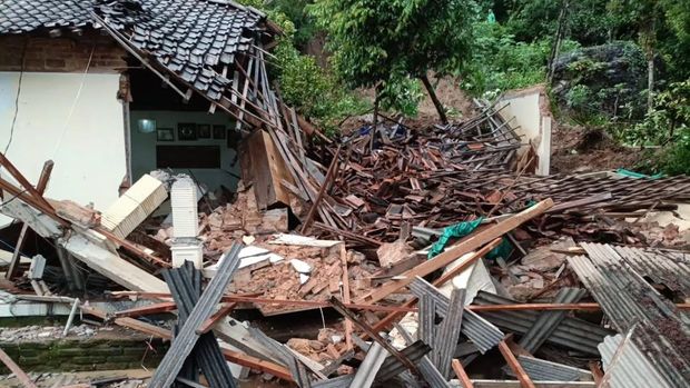 Banjir dan longsor di Trenggalek