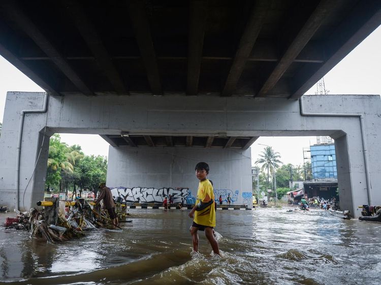 Banjir Rendam Kolong Jalan Layang Cibodas, Akses Warga Terganggu