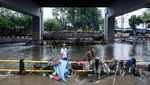 Banjir Rendam Kolong Jalan Layang Cibodas, Akses Warga Terganggu