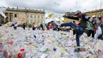 Botol Plastik Penuhi Alun-Alun Bogota, Pendaur Ulang Tuntut Keadilan