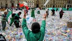 Botol Plastik Penuhi Alun-Alun Bogota, Pendaur Ulang Tuntut Keadilan