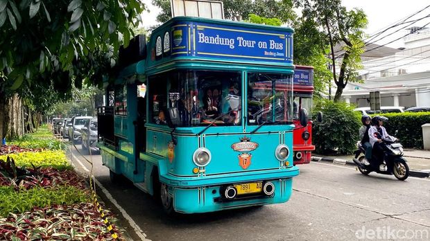 Bus Bandung Tour on Bus (Bandros)