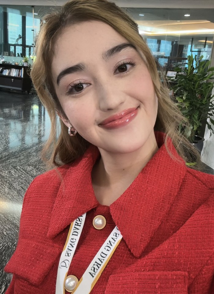 Cantiknya Ranty Maria Saat Pamer Kue Ulang Tahun hingga Makan di Bali Cantiknya Ranty Maria Saat Pamer Kue Ulang Tahun hingga Makan di Bali