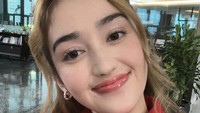 Ranty Maria dikenal lewat berbagai judul sinetron yang dibintangi, seperti Anak Langit, Putri untuk Pangeran, dan Heart Series. Sosoknya memang akrab terlihat di layar kaca. Foto: Instagram rantymaria