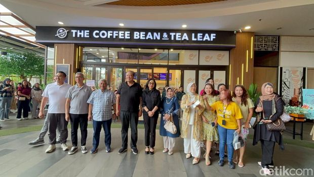 Chairul Tanjung Resmikan Coffee Bean Trans Icon Bernuansa Tropis