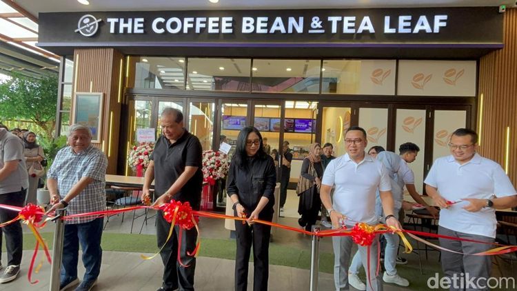 Chairul Tanjung Resmikan Coffee Bean Trans Icon Bernuansa Tropis