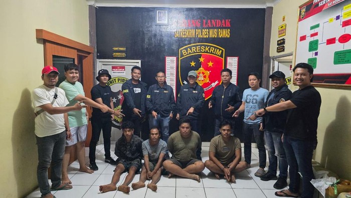 Empat pelaku pencurian minyak mentah ditangkap polisi.