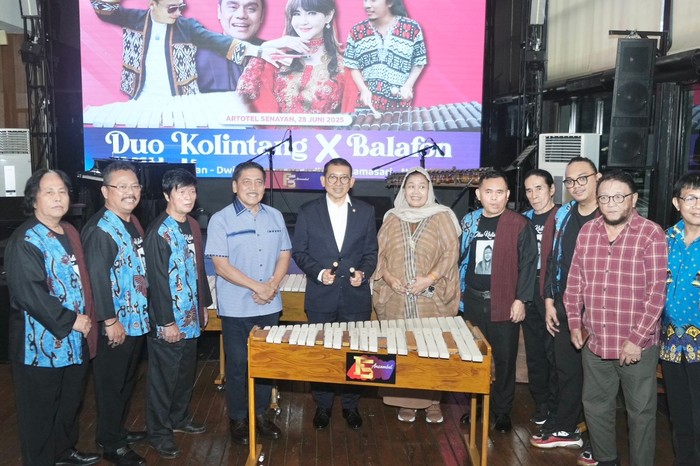 Fadli Zon menghadiri peluncuran single kolaboratif musik kolintang dan balafon yang menampilkan dua lagu berjudul Oh Minahasa dan Haiti di Artotel Senayan, Jakarta, Sabtu (28/6/2025).
