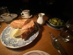 Foto Random yang Lumayan Artistik dan Layak Dipajang di Galeri Seni