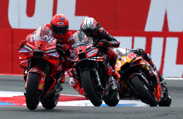 MotoGP - Grand Prix of Netherlands -TT Circuit Assen, Assen, Netherlands - June 29, 2025 Ducati Lenovo Teams Marc Marquez in action with Aprilia Racings Marco Bezzecchi during the race REUTERS/Yves Herman
