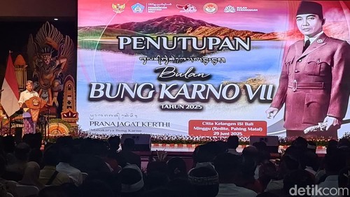 Gubernur Bali Wayan Koster saat acara penutupan Bulan Bung Karno VII di gedung Citta Kelangen ISI Bali, Denpasar, Minggu (29/6/2025). (Foto: Ni Made Lastri Karsiani Putri/detikBali)