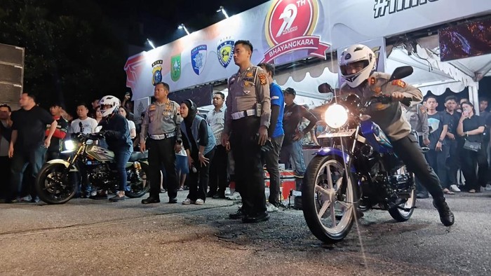 Kapolda Resmikan Drag Bike 2025 Menuju Riau Zero Balap Liar, sekaligus menyambut HUT Bhayangkara di Pekanbaru, pada Minggu (29/6/2025).