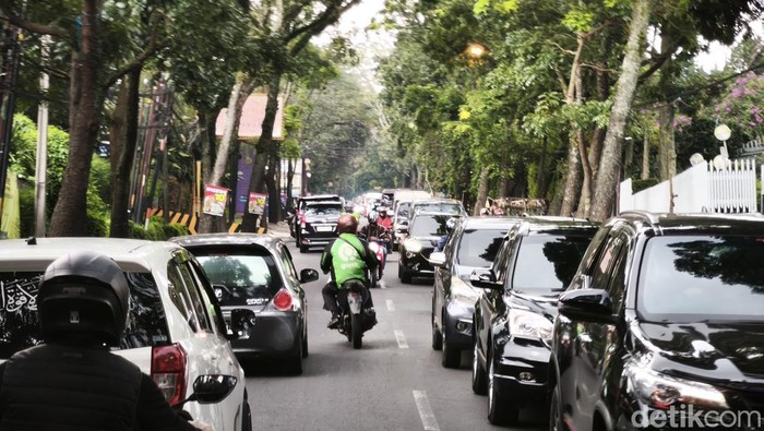 Kepadatan Warnai Arus Balik Wisatawan dari Arah Lembang